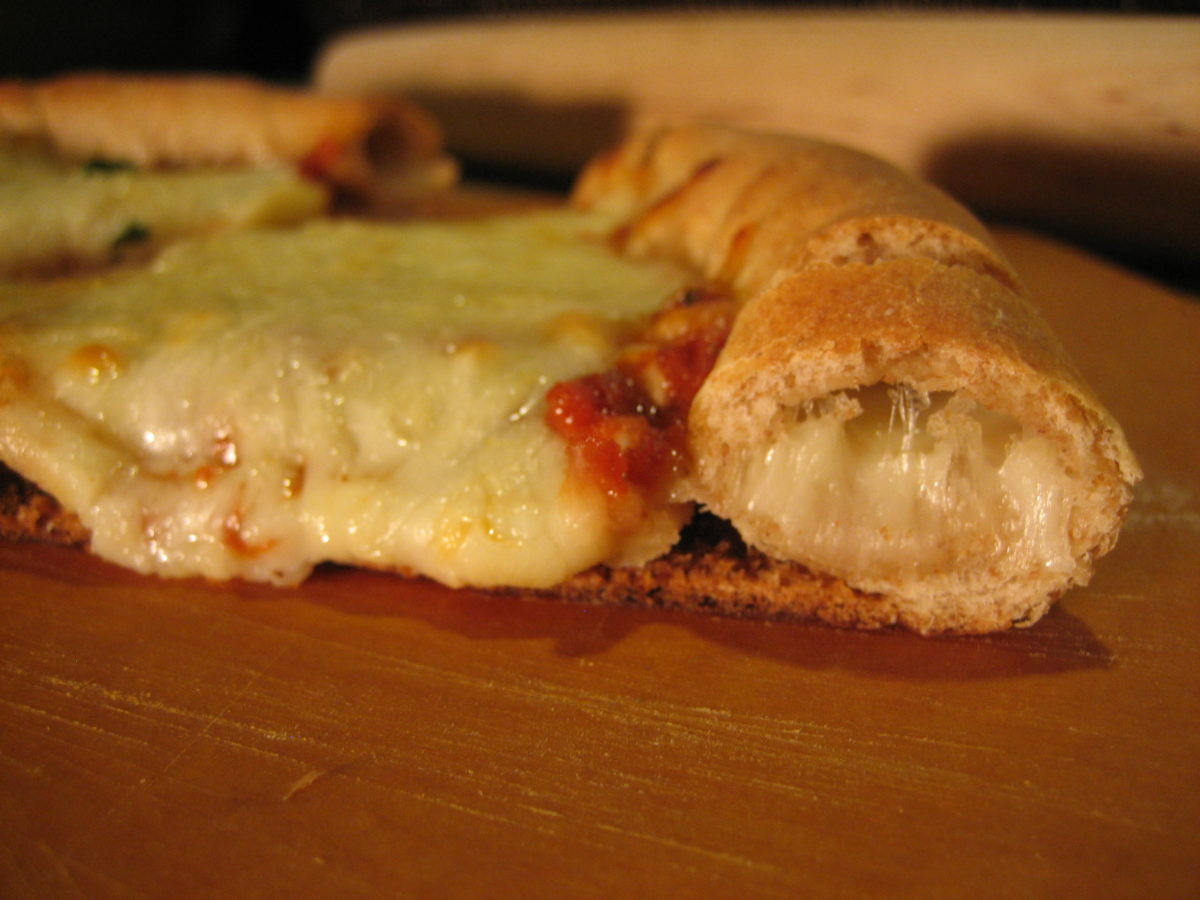 stuffed-crust-pizza-1200x900