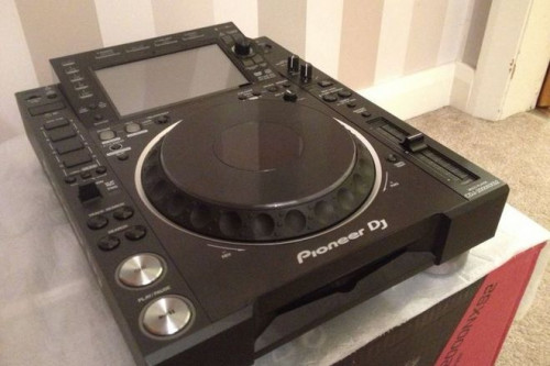 Pioneer CDJ-2000NXS2 Pro-DJ Multi Player Regular..$2000 USD