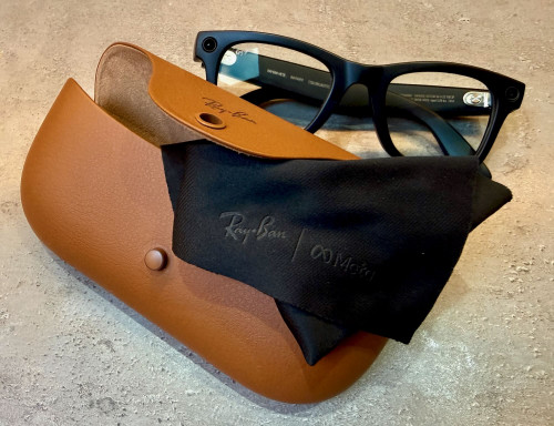 Meta RAY-BAN Meta Wayfarer (Standard) Smart Glasses - Matte Black, Transitions Graphite Green